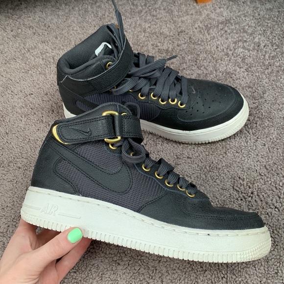 Nike Shoes - Nike Air Force 1 hi top dunks!